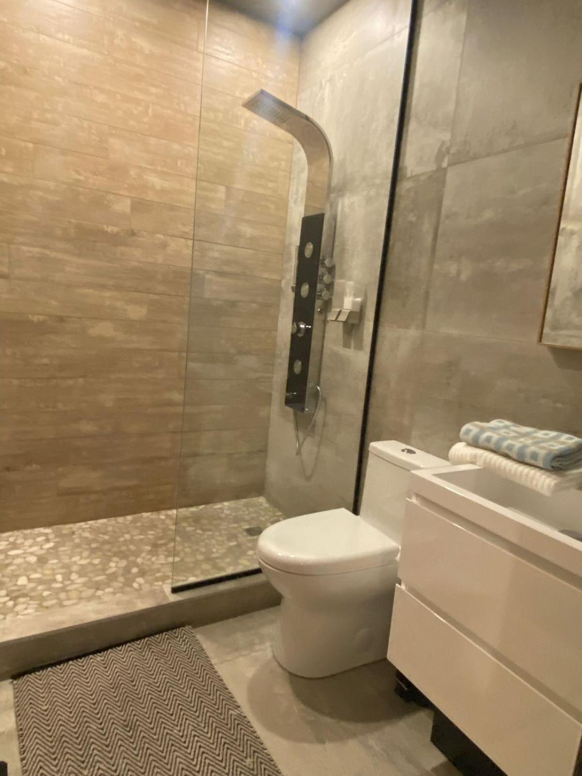 Private Room & Private Bathroom In Le Plateau モントリオール エクステリア 写真